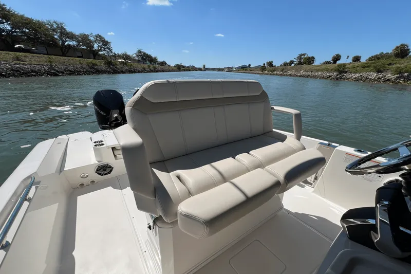 Slide: The Image of Boston Whaler 280 Dauntless 2025 - 59
