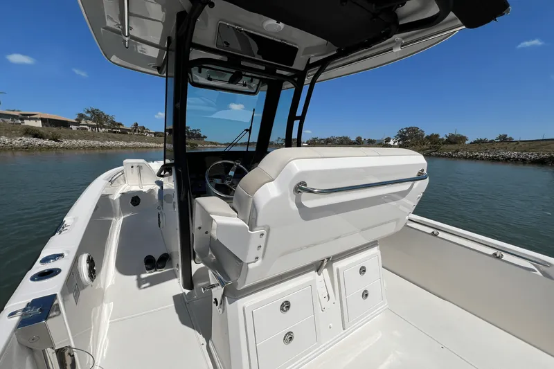 Slide: The Image of Boston Whaler 280 Dauntless 2025 - 60