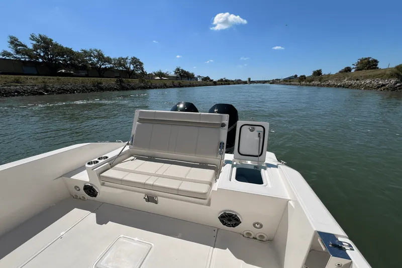 Slide: The Image of Boston Whaler 280 Dauntless 2025 - 65