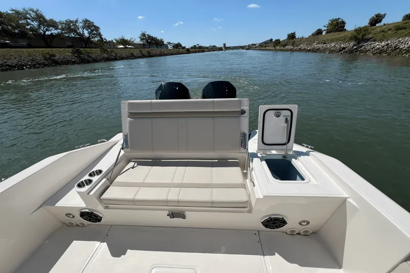 Slide: The Image of Boston Whaler 280 Dauntless 2025 - 66