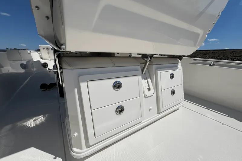 Slide: The Image of Boston Whaler 280 Dauntless 2025 - 68