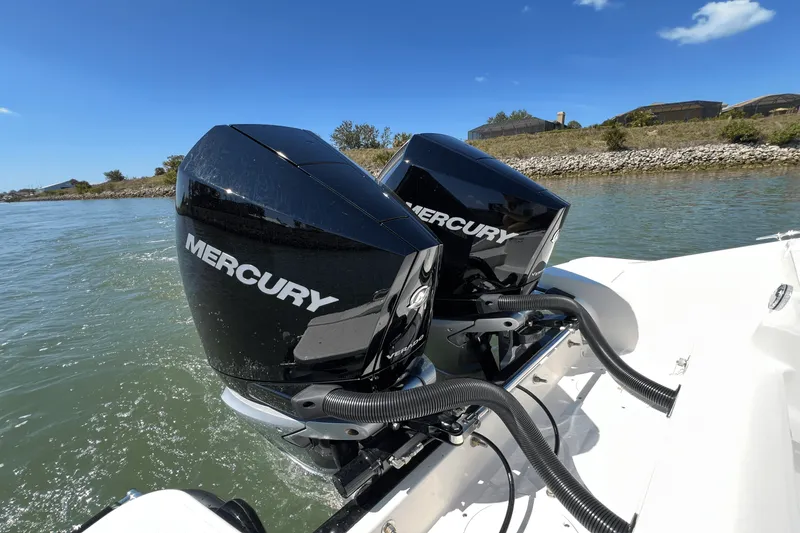 Slide: The Image of Boston Whaler 280 Dauntless 2025 - 70