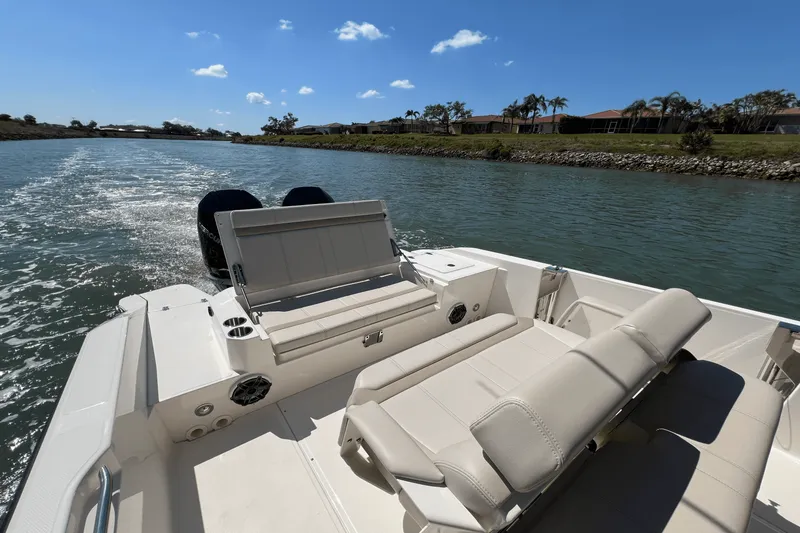 Slide: The Image of Boston Whaler 280 Dauntless 2025 - 78