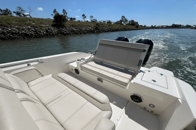 Slide: The Image of Boston Whaler 280 Dauntless 2025 - 79