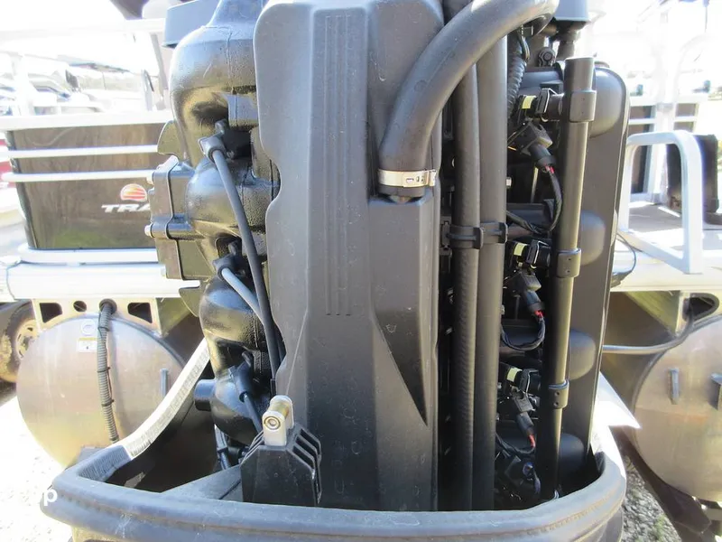 Slide: The Image of Sun Tracker FISHING BARGE 20-DLX 2023 - 13727512