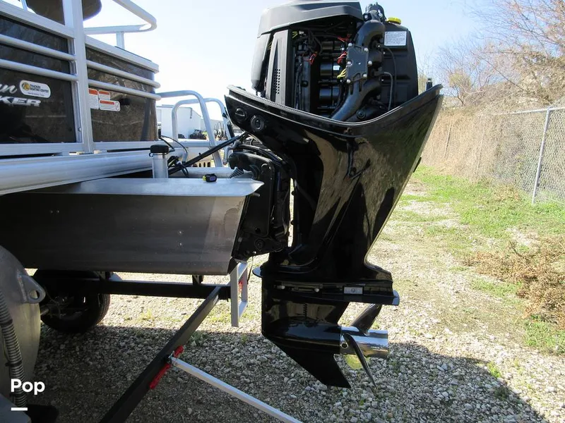 Slide: The Image of Sun Tracker FISHING BARGE 20-DLX 2023 - 13727519