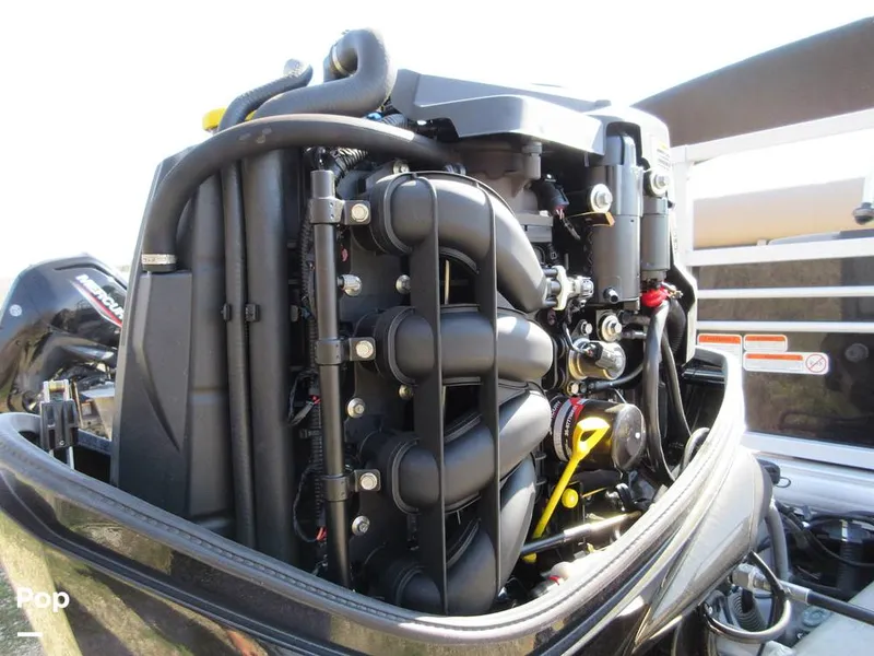 Slide: The Image of Sun Tracker FISHING BARGE 20-DLX 2023 - 13727523
