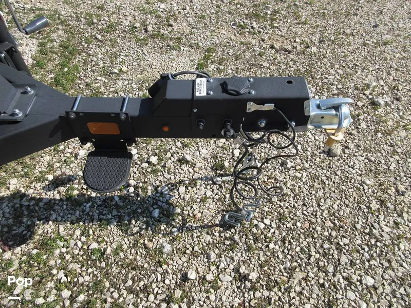 Slide: The Image of Sun Tracker FISHING BARGE 20-DLX 2023 - 13727418