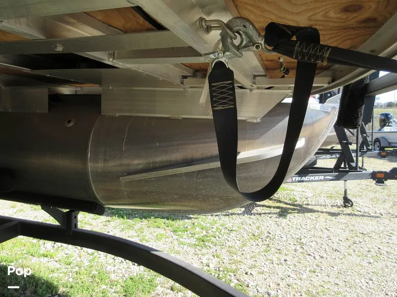 Slide: The Image of Sun Tracker FISHING BARGE 20-DLX 2023 - 13727424