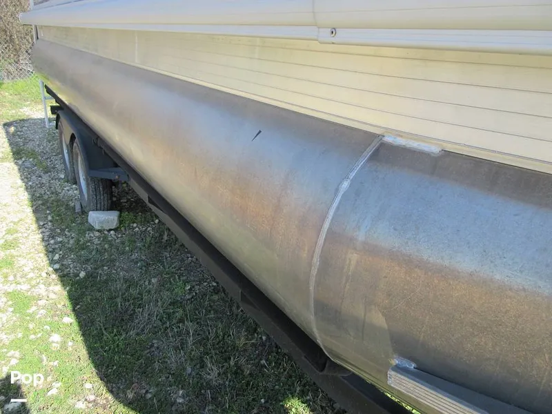Slide: The Image of Sun Tracker FISHING BARGE 20-DLX 2023 - 13727427