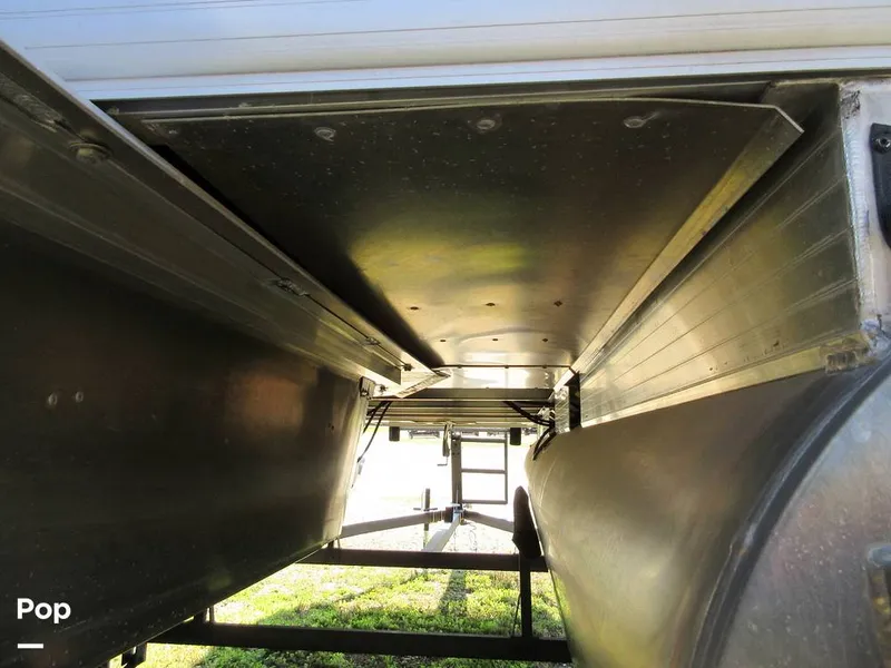 Slide: The Image of Sun Tracker FISHING BARGE 20-DLX 2023 - 13727435