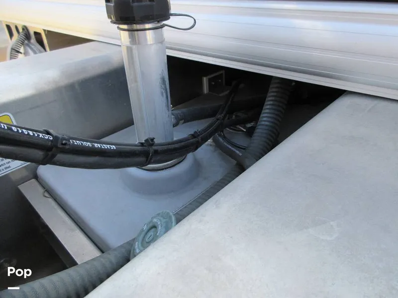 Slide: The Image of Sun Tracker FISHING BARGE 20-DLX 2023 - 13727448
