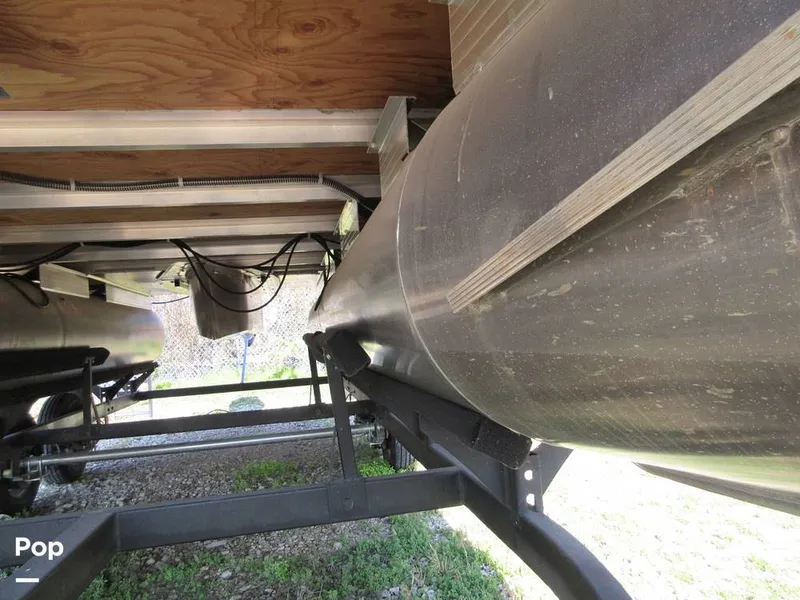Slide: The Image of Sun Tracker FISHING BARGE 20-DLX 2023 - 13727455