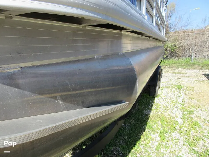 Slide: The Image of Sun Tracker FISHING BARGE 20-DLX 2023 - 13727456