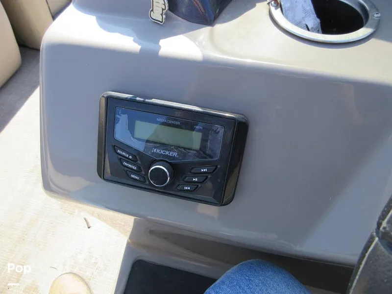 Slide: The Image of Sun Tracker FISHING BARGE 20-DLX 2023 - 13727458