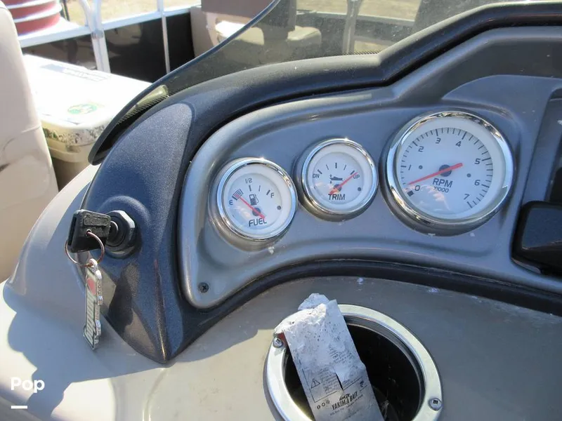 Slide: The Image of Sun Tracker FISHING BARGE 20-DLX 2023 - 13727459