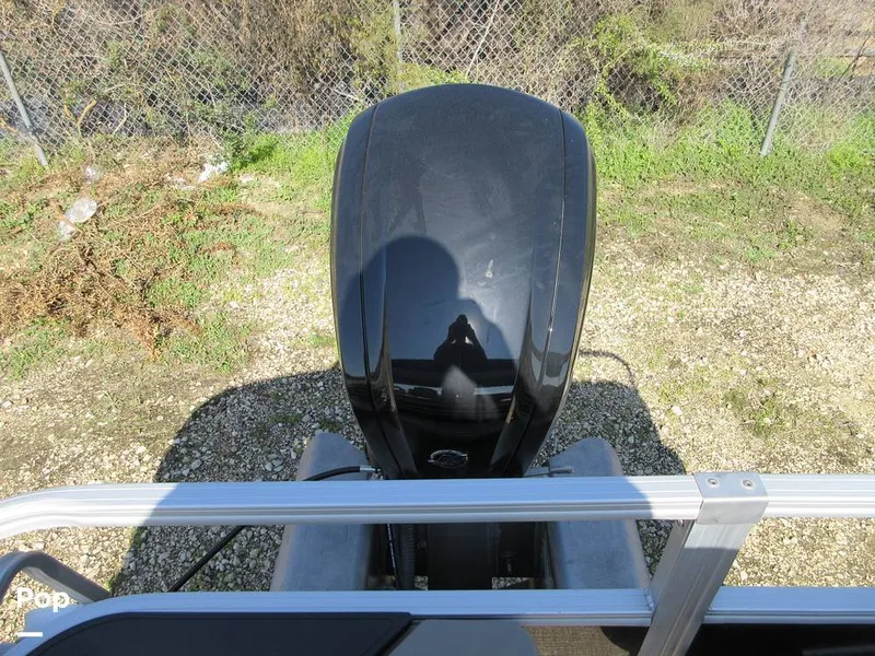 Slide: The Image of Sun Tracker FISHING BARGE 20-DLX 2023 - 13727465