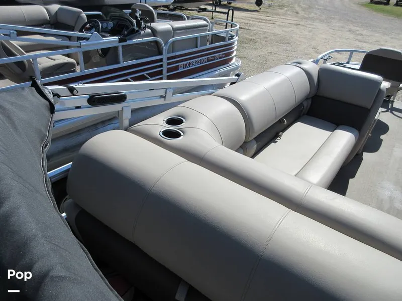 Slide: The Image of Sun Tracker FISHING BARGE 20-DLX 2023 - 13727478