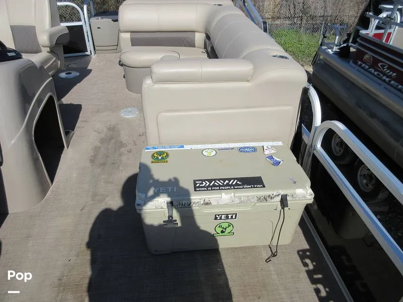 Slide: The Image of Sun Tracker FISHING BARGE 20-DLX 2023 - 13727501