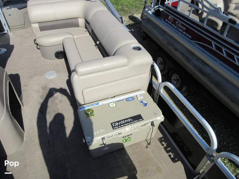 Slide: The Image of Sun Tracker FISHING BARGE 20-DLX 2023 - 13727505