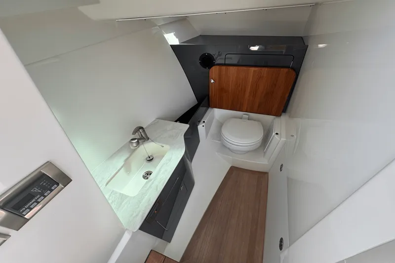 Slide: The Image of Boston Whaler 330 Vantage 2025 - 16