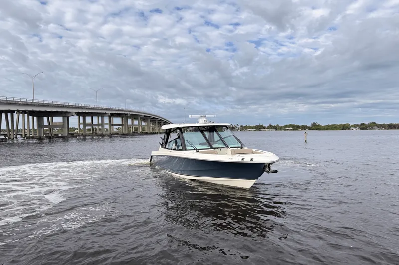Slide: The Image of Boston Whaler 330 Vantage 2025 - 2