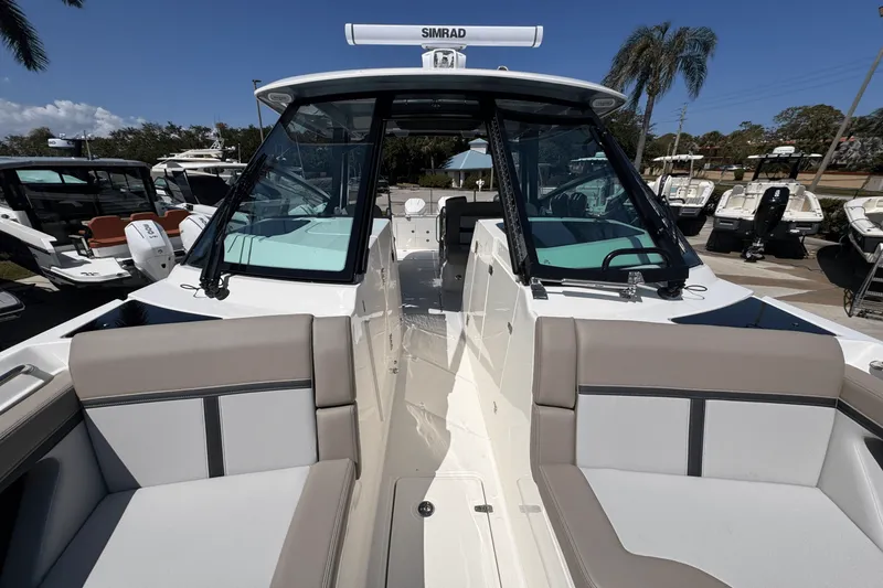 Slide: The Image of Boston Whaler 330 Vantage 2025 - 23