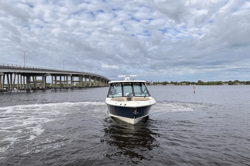 Slide: The Image of Boston Whaler 330 Vantage 2025 - 3