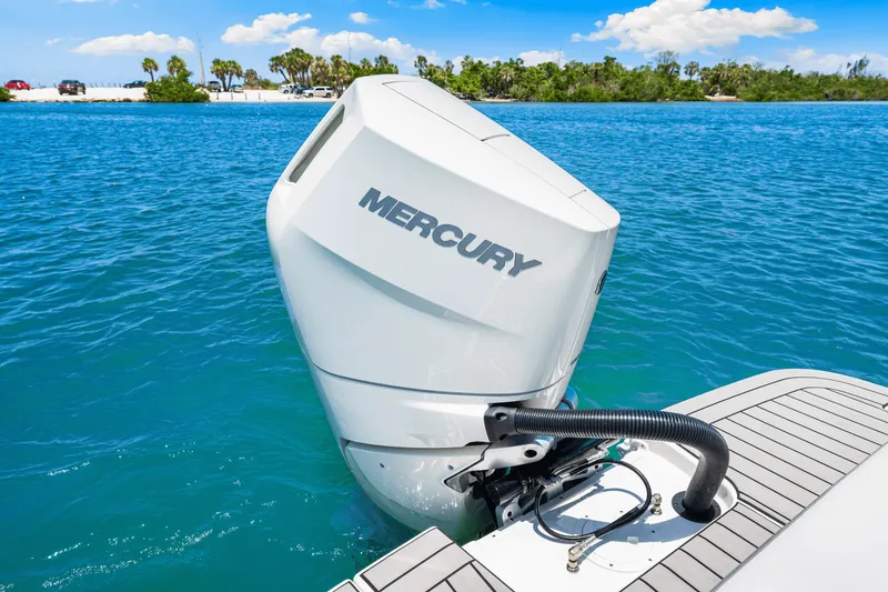Slide: The Image of Sea Ray SDX 270 Outboard 2025 - 41