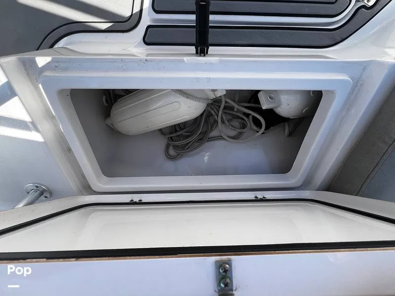 Slide: The Image of Fender Locker - 13789289