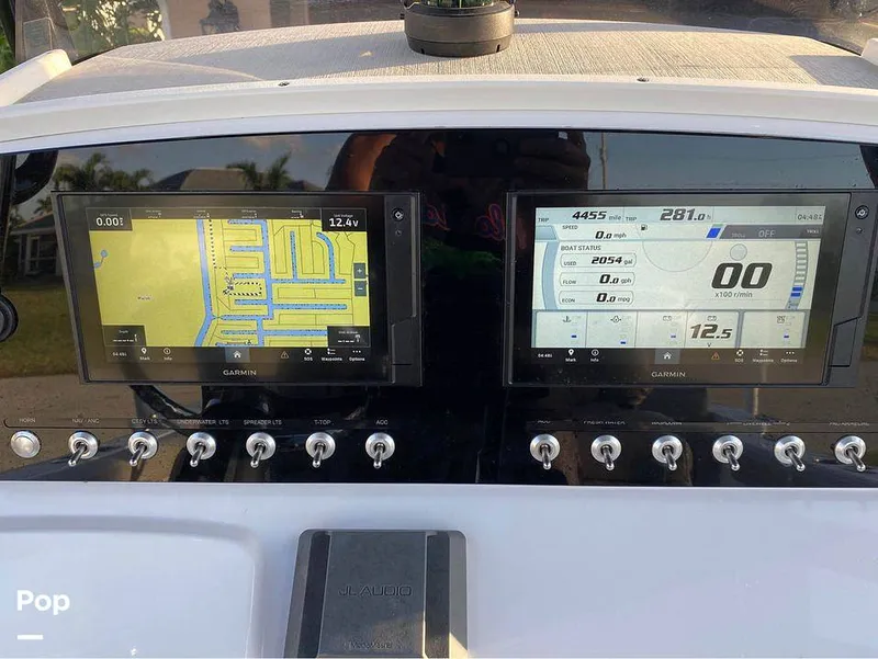 Slide: The Image of GPS/ Fishfinder/ Plotter - 13748875