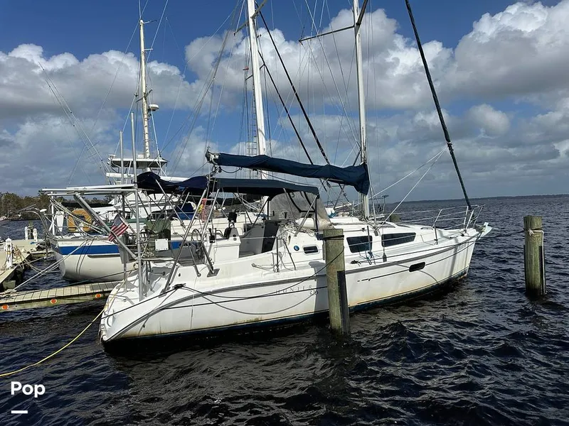 The Image of 2002 Hunter 326 Cruiser - 14889465