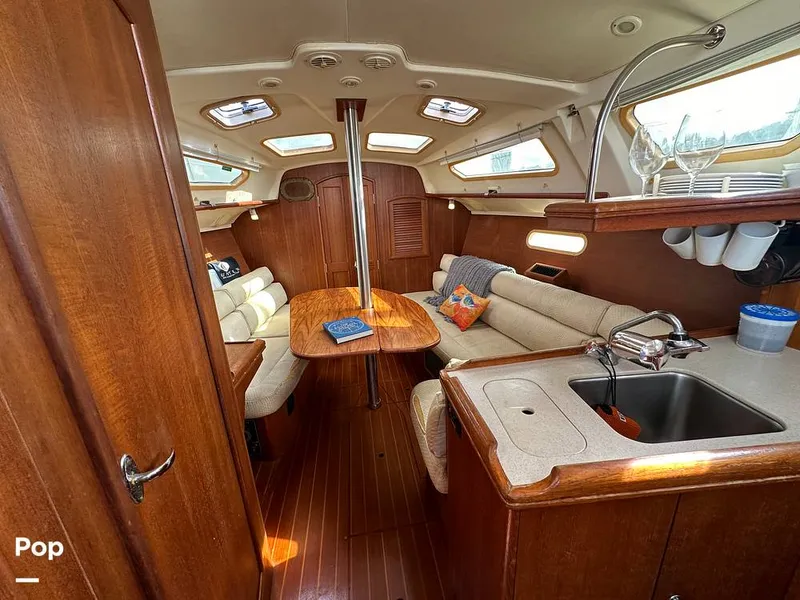 Slide: The Image of Hunter 326 Cruiser 2002 - 14889409