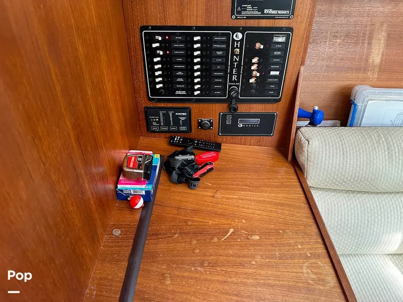 Slide: The Image of Hunter 326 Cruiser 2002 - 14889411