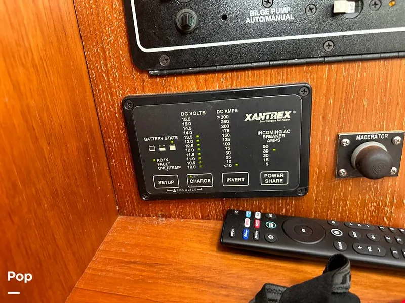 Slide: The Image of Hunter 326 Cruiser 2002 - 14889417