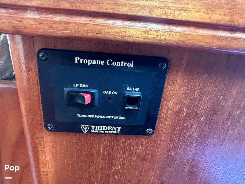 Slide: The Image of Hunter 326 Cruiser 2002 - 14889425