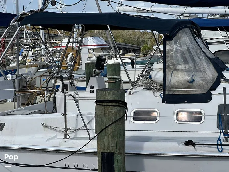 Slide: The Image of Hunter 326 Cruiser 2002 - 14889280