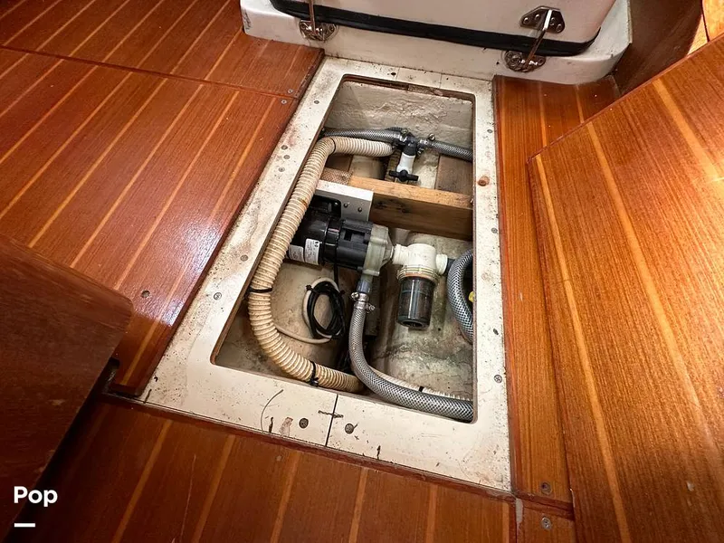 Slide: The Image of Hunter 326 Cruiser 2002 - 14889439