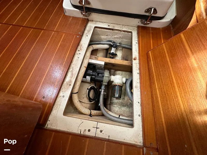 Slide: The Image of Hunter 326 Cruiser 2002 - 14889440