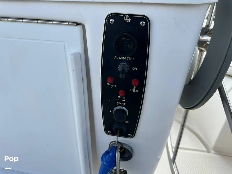 Slide: The Image of Hunter 326 Cruiser 2002 - 14889326