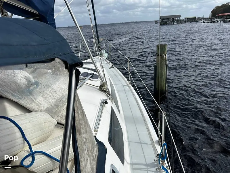 Slide: The Image of Hunter 326 Cruiser 2002 - 14889360