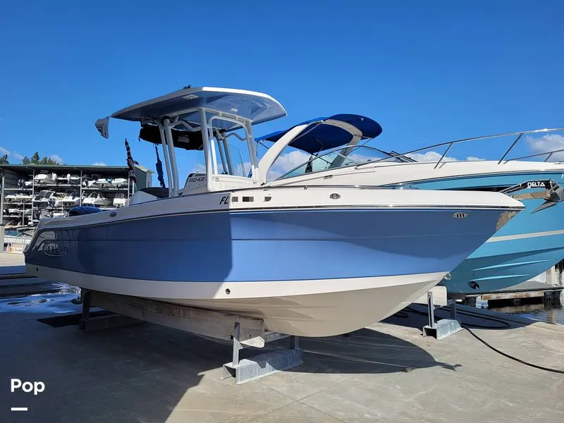 Slide: The Image of Robalo R242 Explorer 2022 - 13920642