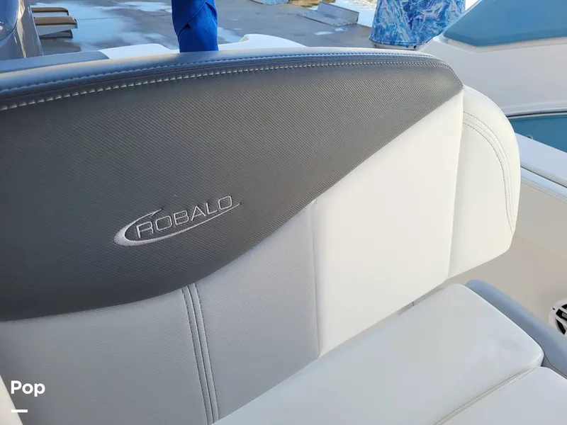 Slide: The Image of Robalo R242 Explorer 2022 - 13922102