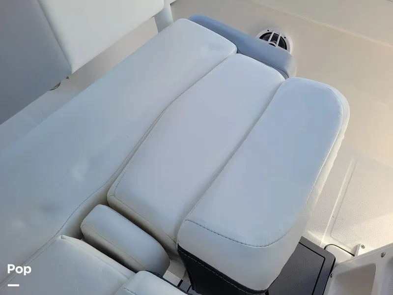 Slide: The Image of Robalo R242 Explorer 2022 - 13922103