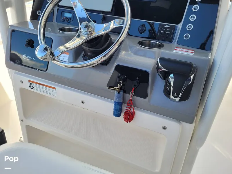 Slide: The Image of Robalo R242 Explorer 2022 - 13922105