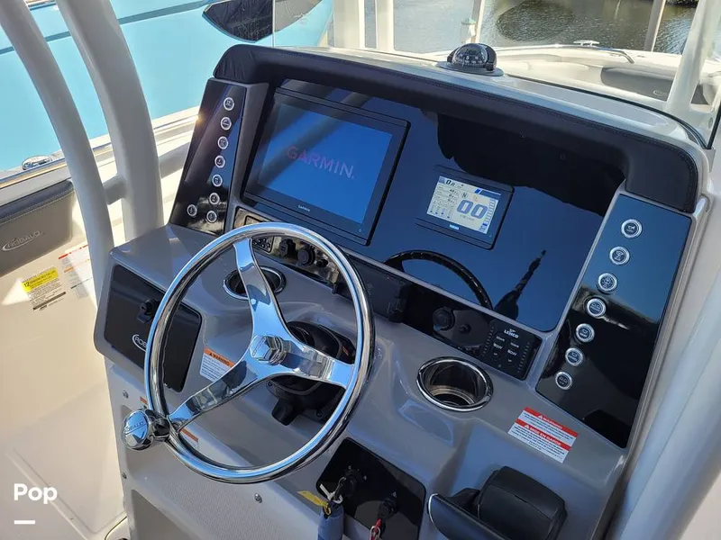 Slide: The Image of Robalo R242 Explorer 2022 - 13922108