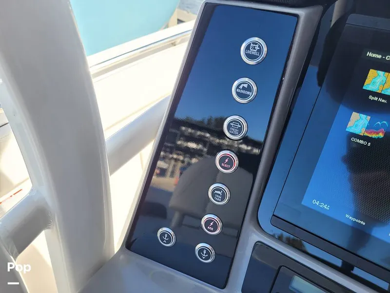 Slide: The Image of Robalo R242 Explorer 2022 - 13922113