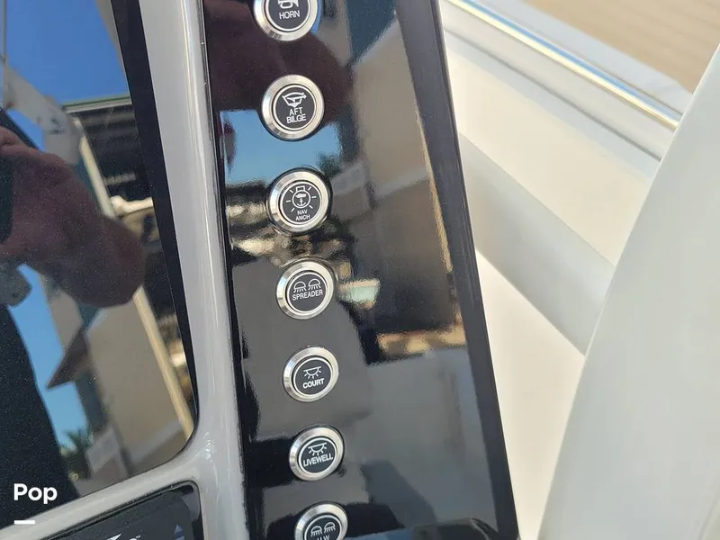 Slide: The Image of Robalo R242 Explorer 2022 - 13922114