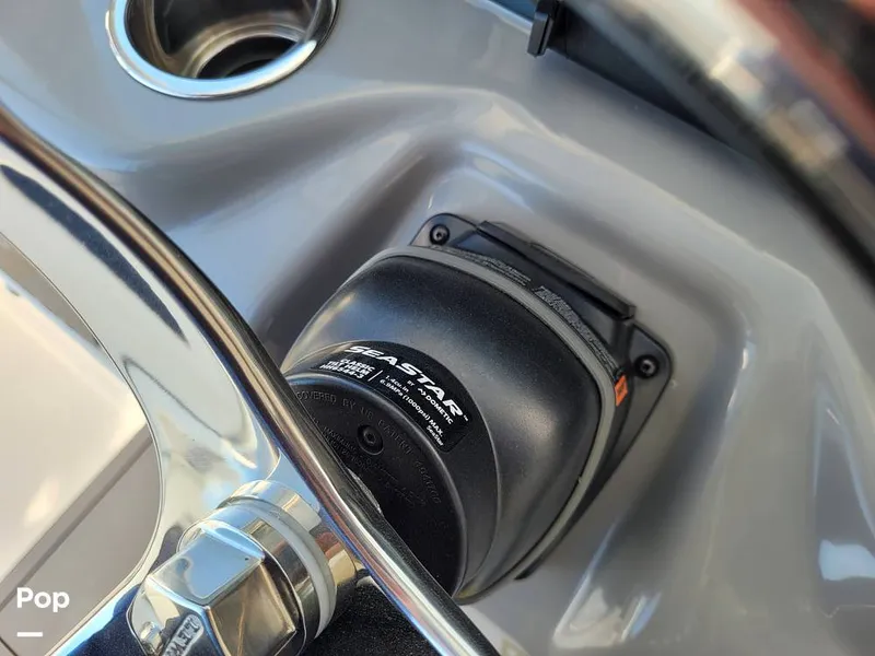 Slide: The Image of Robalo R242 Explorer 2022 - 13922119