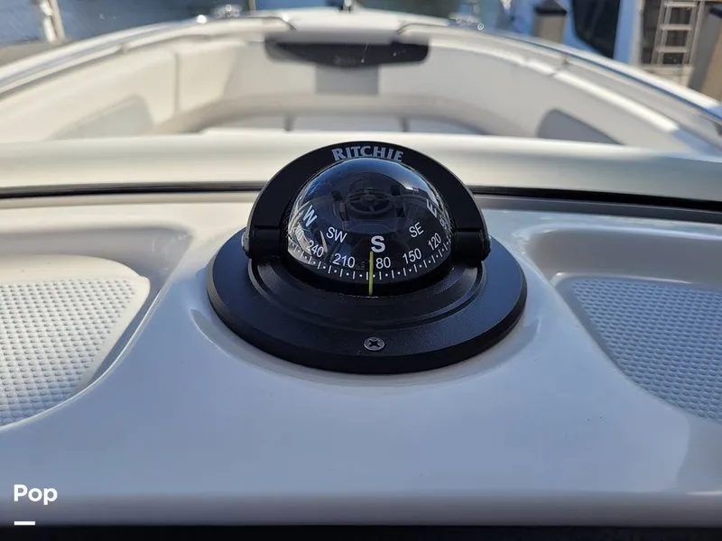 Slide: The Image of Robalo R242 Explorer 2022 - 13922121